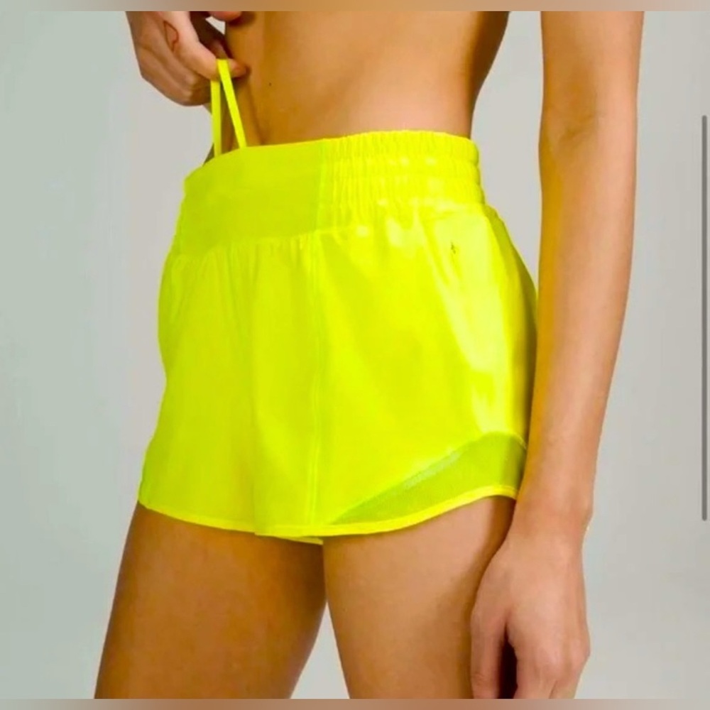 Lululemon Hotty hot LR short 4” lined